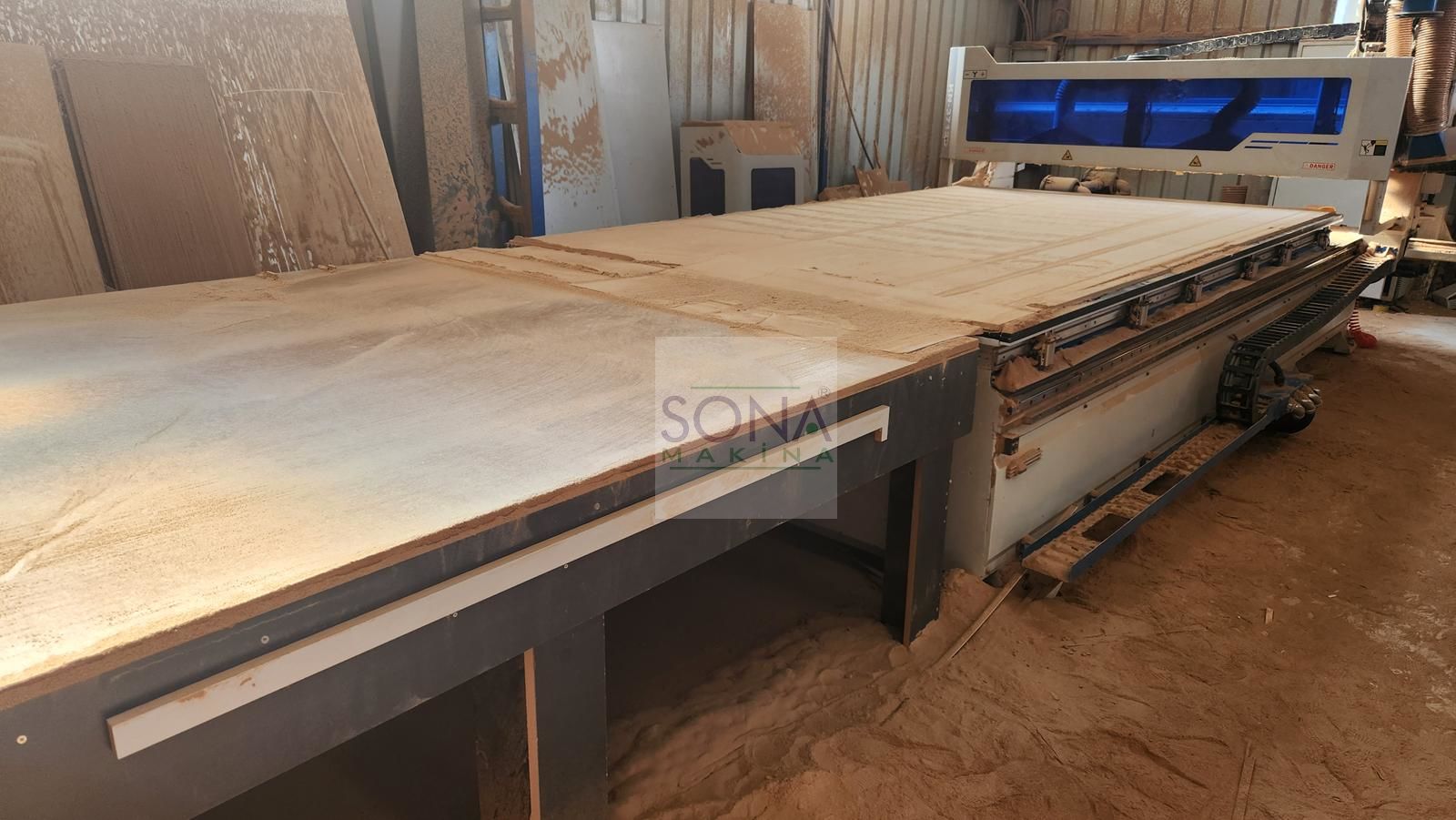 ドラマ使用Table Kdt 2136 Süpürmeli Düz Tabla Cnc (2013)