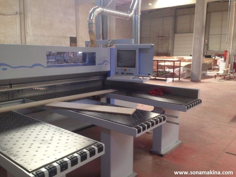 HOLZMA Optimat HPL 400/43/22 Asansörlü Panel Ebatlama Makinesi (2014)