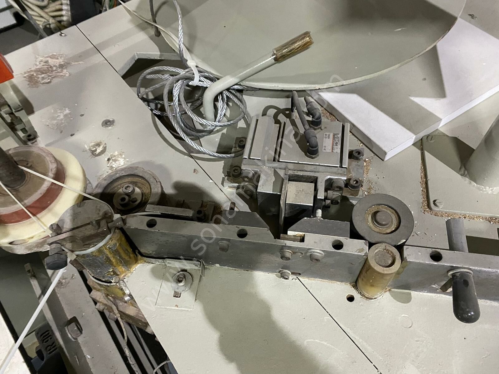 Özel Yapım Eğri Kenar Bantlama ve Temizleme Makinesi