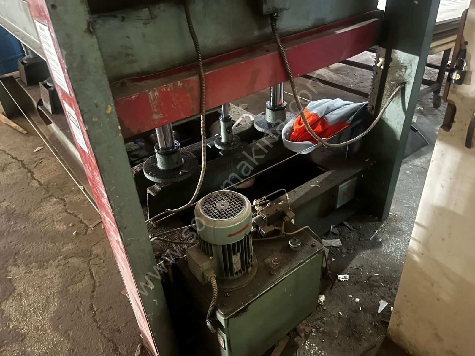 Cemil Usta 130x300 Elektrikli Sıcak Pres (1997)